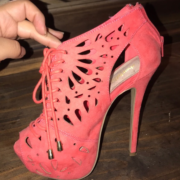 Beautiful Heels - Picture 2 of 3